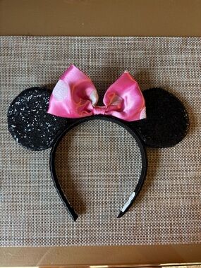 Disney Black Headband with White Label